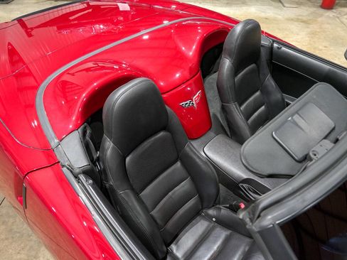 Used 2005 Chevrolet Corvette Convertible w/ Preferred Equipment Group RWD image 18