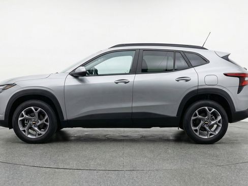 Used 2025 Chevrolet Trax LT image 5