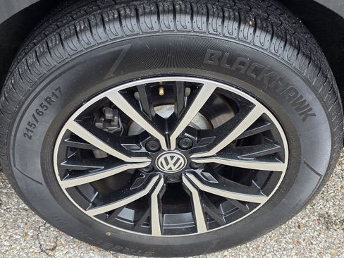 Used 2021 Volkswagen Tiguan SE FWD image 43
