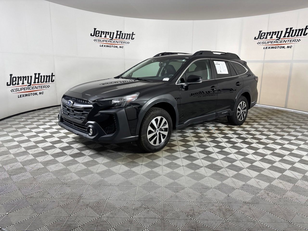 Used 2024 Subaru Outback Premium AWD/4WD image 1