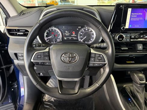 Used 2023 Toyota Highlander XLE image 26