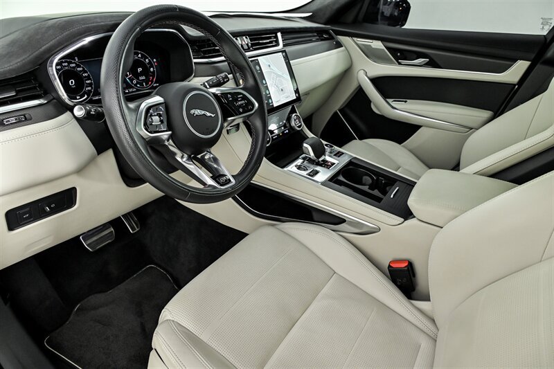Used 2023 Jaguar F-PACE SVR AWD/4WD image 15