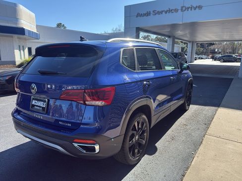 Used 2022 Volkswagen Taos SE w/ Driver Assistance Package image 5