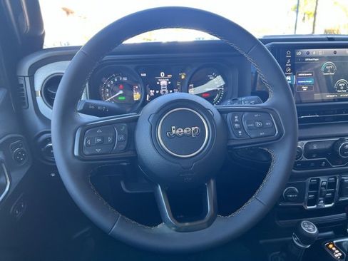 Used 2024 Jeep Wrangler Unlimited image 23