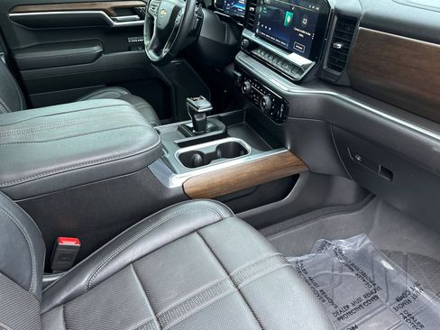 Used 2024 Chevrolet Silverado 1500 High Country w/ High Country Premium Package image 17