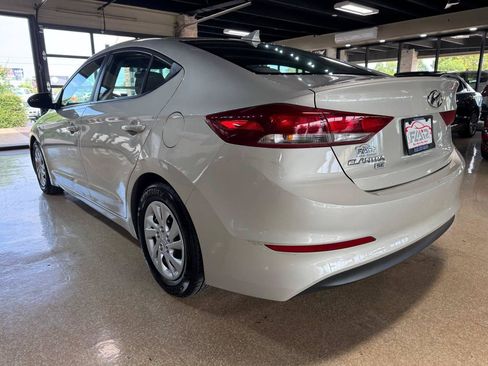 Used 2017 Hyundai Elantra SE FWD image 5