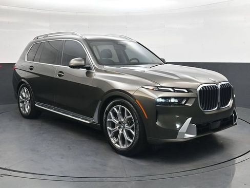 Used 2025 BMW X7 xDrive40i w/ Premium Package AWD/4WD image 2