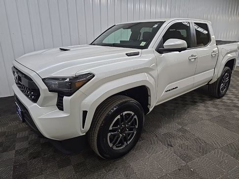 Used 2024 Toyota Tacoma TRD Sport w/ TRD Sport Premium Package AWD/4WD image 8