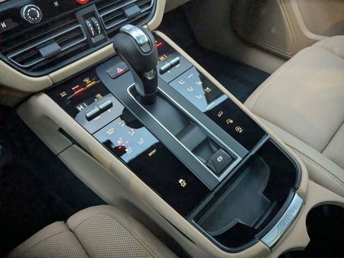 Used 2026 Porsche Macan AWD/4WD image 21