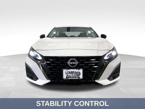Used 2023 Nissan Altima 2.5 SR AWD/4WD image 3