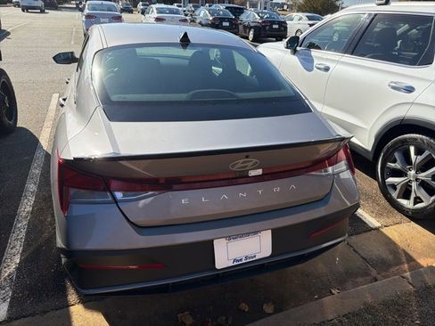 Used 2025 Hyundai Elantra Sport image 5