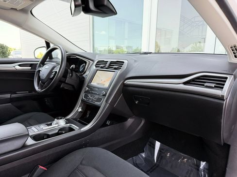 Used 2020 Ford Fusion SE FWD image 20