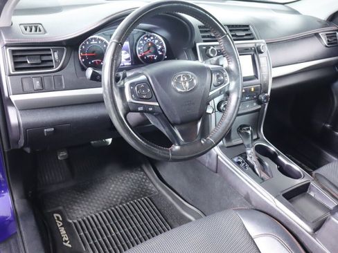 Used 2016 Toyota Camry SE image 9