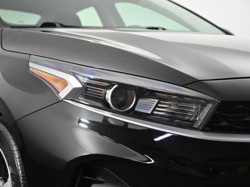 Used 2022 Kia Forte LXS w/ LXS Technology Package image 4