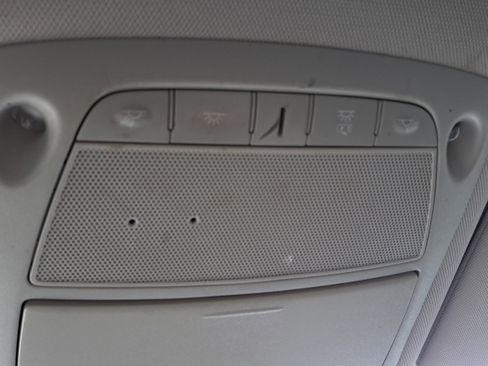 Used 2017 Nissan Rogue SV w/ SV Premium Package image 25