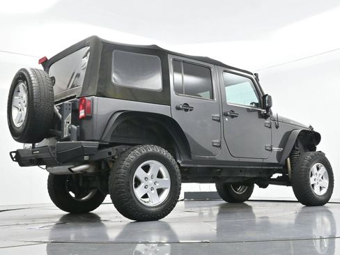 Used 2017 Jeep Wrangler Unlimited Rubicon w/ Connectivity Group AWD/4WD image 45