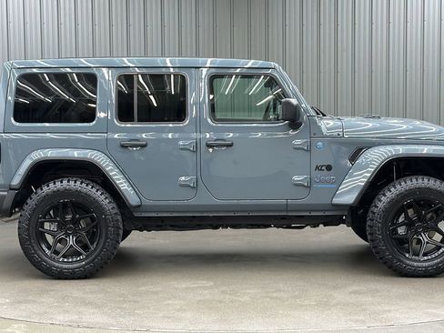 Used 2025 Jeep Wrangler Unlimited Sahara w/ Safety Group AWD/4WD image 6