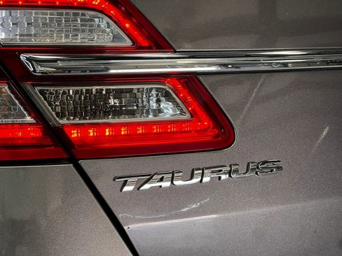 Used 2014 Ford Taurus Limited FWD image 7