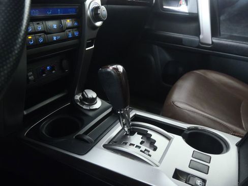 Used 2016 Toyota 4Runner Limited AWD/4WD image 18