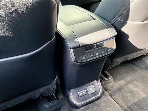 Used 2023 Toyota Highlander Limited AWD/4WD image 35