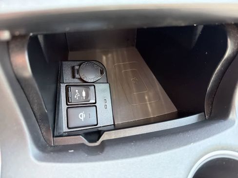 Used 2015 Toyota Camry XLE w/ Moonroof Package image 33