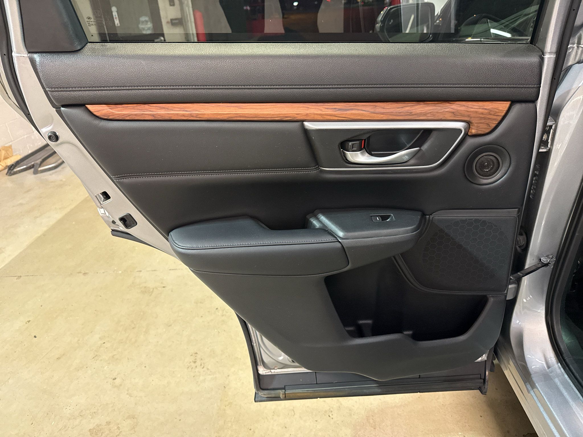 Used 2017 Honda CR-V Touring image 31