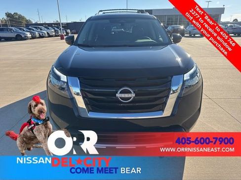 New 2025 Nissan Pathfinder SL image 8