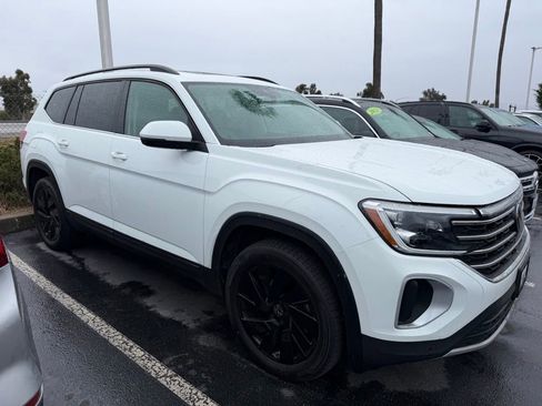 Used 2024 Volkswagen Atlas SE FWD image 3