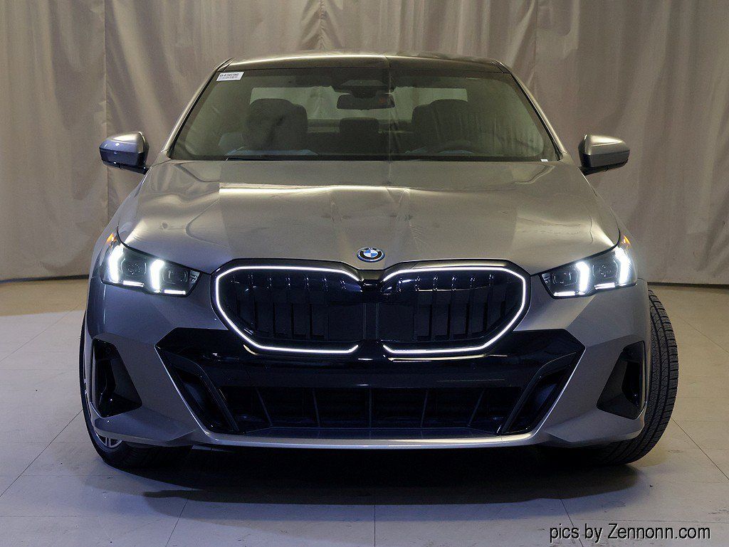Used 2027 BMW 550e xDrive w/ Executive Package AWD/4WD image 5