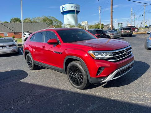 Used 2022 Volkswagen Atlas Cross Sport SE w/ Black Wheel Package image 4