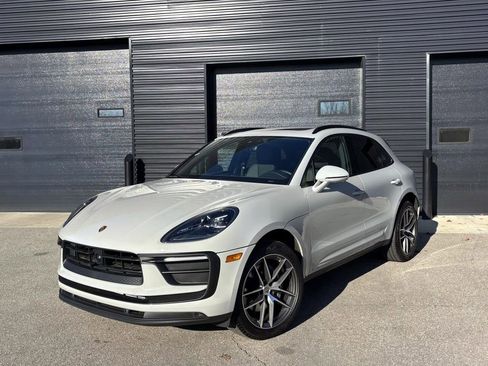 Certified 2024 Porsche Macan image 1
