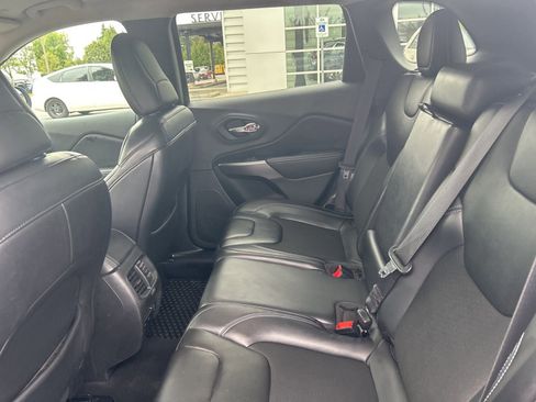 Used 2020 Jeep Cherokee Latitude Plus w/ Cold Weather Group AWD/4WD image 9