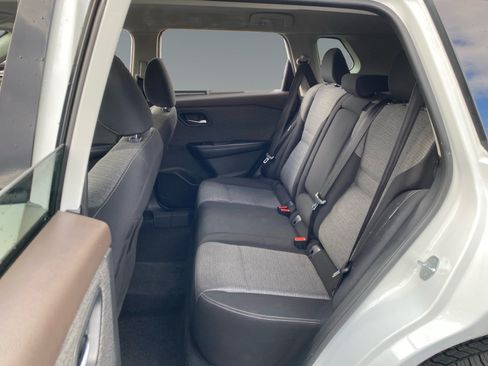 Used 2021 Nissan Rogue SV FWD image 13