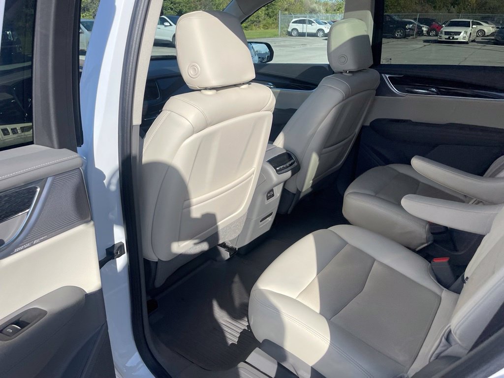 Used 2023 Cadillac XT6 Premium Luxury w/ LPO, Floor Liner Package AWD/4WD image 15