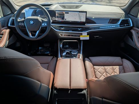New 2026 BMW X5 xDrive50e image 8