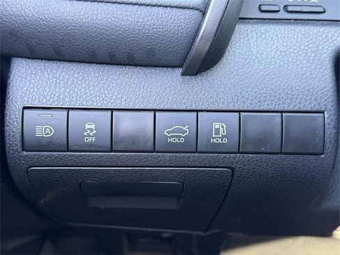 Used 2024 Toyota Camry SE image 21