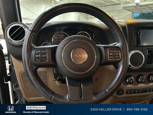 Used 2016 Jeep Wrangler Unlimited Sahara w/ Dual Top Group AWD/4WD image 16