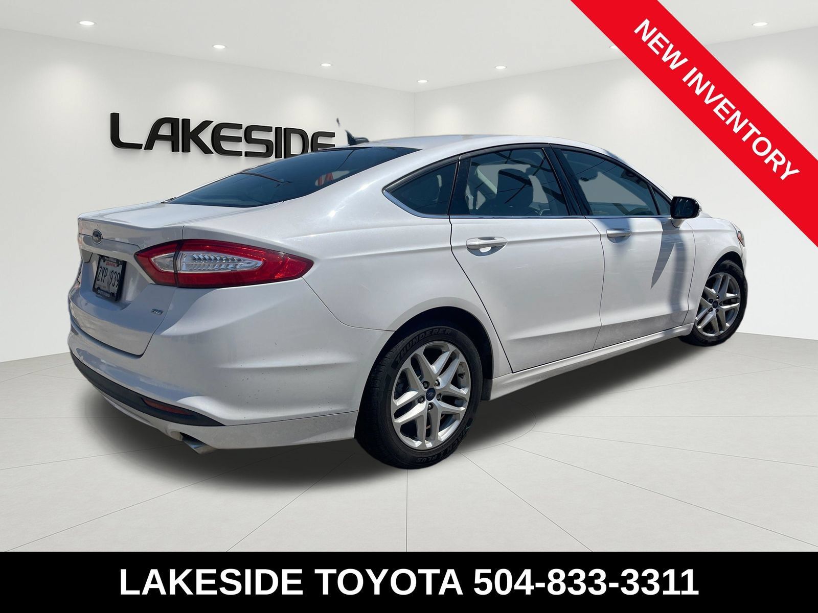 Used 2016 Ford Fusion SE FWD image 4