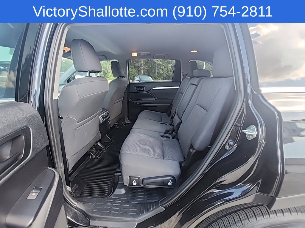 Used 2019 Toyota Highlander LE AWD/4WD image 20