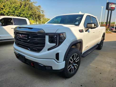 Used 2022 GMC Sierra 1500 AT4 w/ AT4 Premium Package AWD/4WD image 3