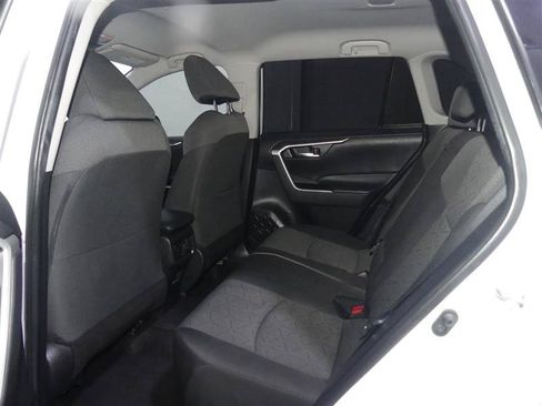 Used 2022 Toyota RAV4 XLE AWD/4WD image 27