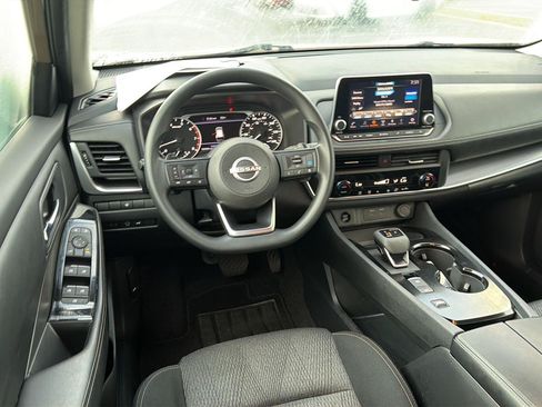 Used 2024 Nissan Rogue SV FWD image 18