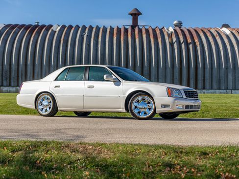 Used 2000 Cadillac De Ville DTS w/ Comfort/Convenience Pkg image 11