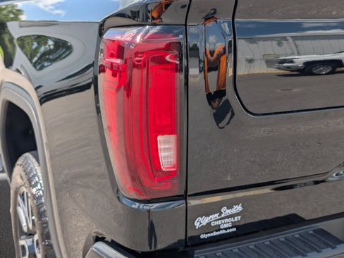 Used 2025 GMC Sierra 1500 AT4 w/ Technology Package AWD/4WD image 11