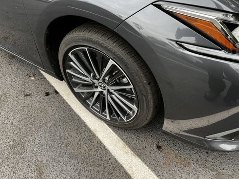 Used 2025 Lexus ES 300h w/ Premium Package FWD image 11