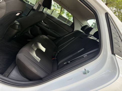 Used 2025 Hyundai Elantra SEL FWD image 24