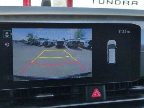 Used 2025 Kia Carnival FWD image 20