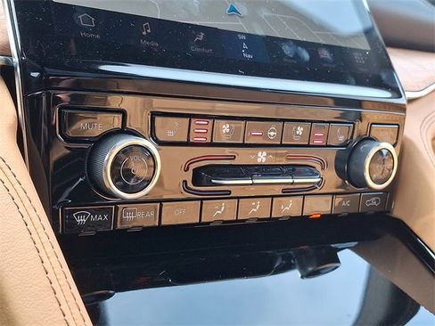 Used 2025 Jeep Grand Cherokee Summit w/ Adv Protech Group IV image 16