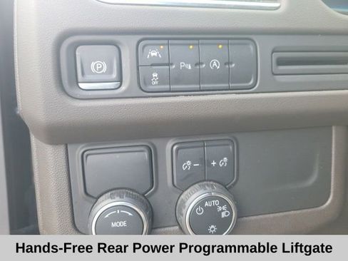 Used 2024 Chevrolet Suburban LT RWD image 7
