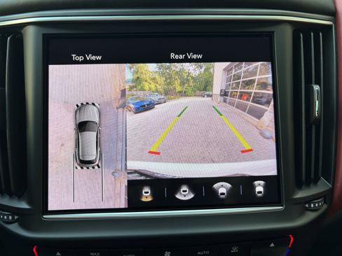 Used 2023 Maserati Levante Trofeo image 38